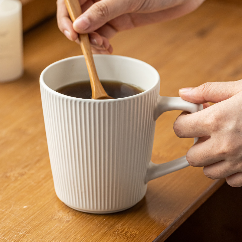 1Pc 500 ミリリットルエンボスセラミックミルクコーヒー - Coffee Equipment Gift のレビューと価格