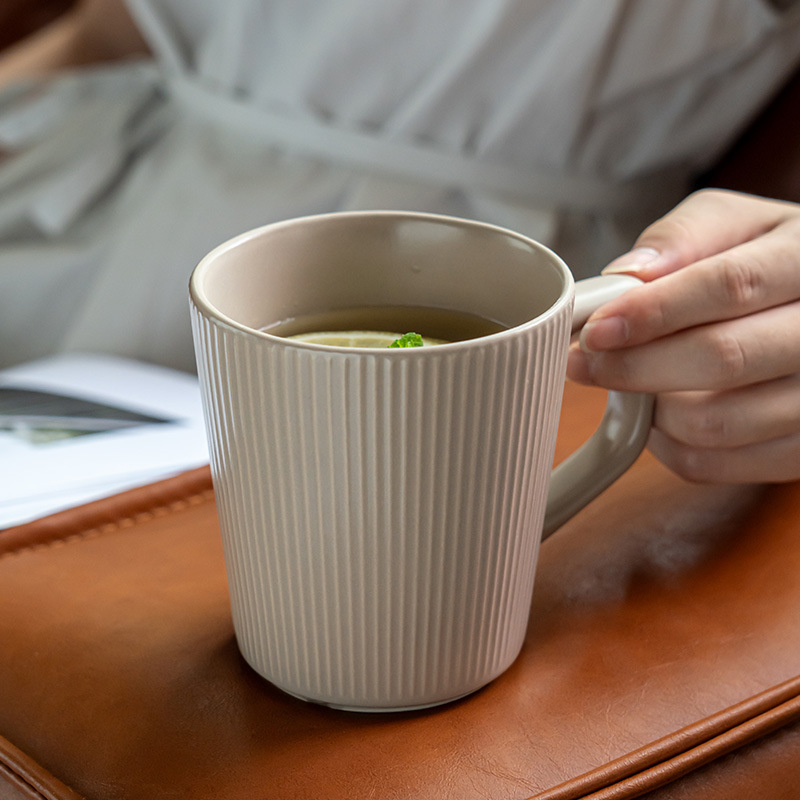 1Pc 500 ミリリットルエンボスセラミックミルクコーヒー - Coffee Equipment Gift のレビューと価格